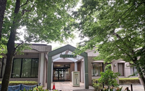流山市立森の図書館