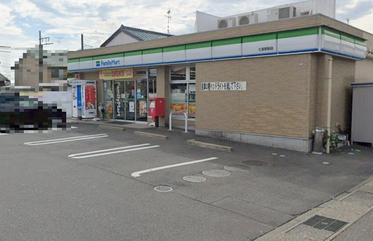 ファミリーマート 七宝駅前店
