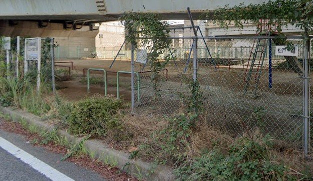 小山高架橋下 こどもの遊び場